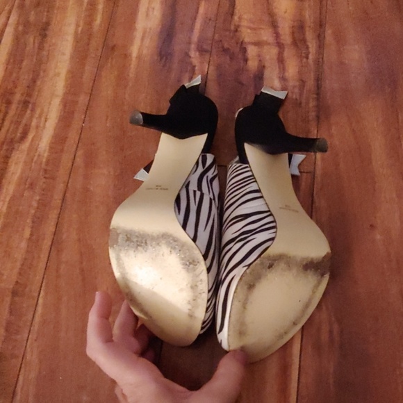 3/$25-zebra print heels with black bow on side - Picture 5 of 5